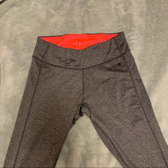 Size medium activewear leggings - Picture 2 of 4